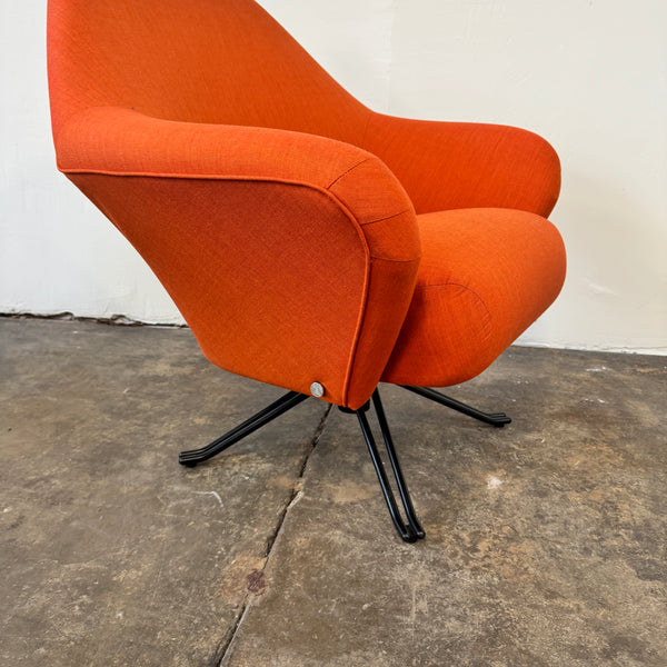 Authentic! Osvaldo Borsani for Tecno P32 lounge chair