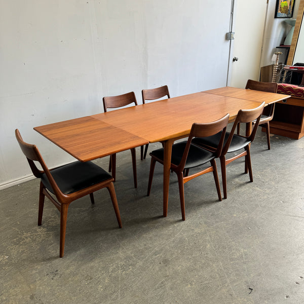 Danish Modern set of 6 "Boomerang" chairs & Expandable Dining table by Alfred Christensen for Slagelse