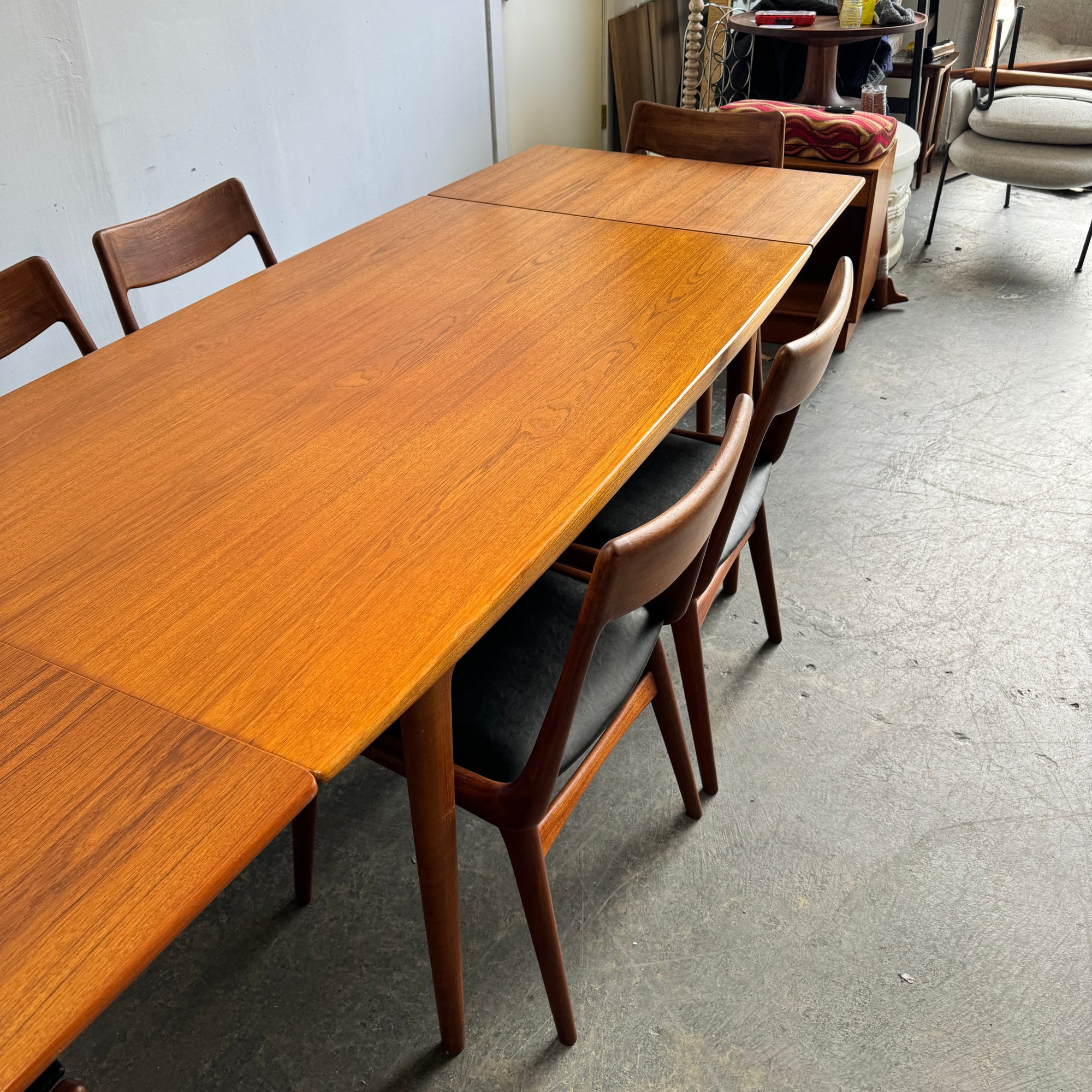 Danish Modern set of 6 "Boomerang" chairs & Expandable Dining table by Alfred Christensen for Slagelse