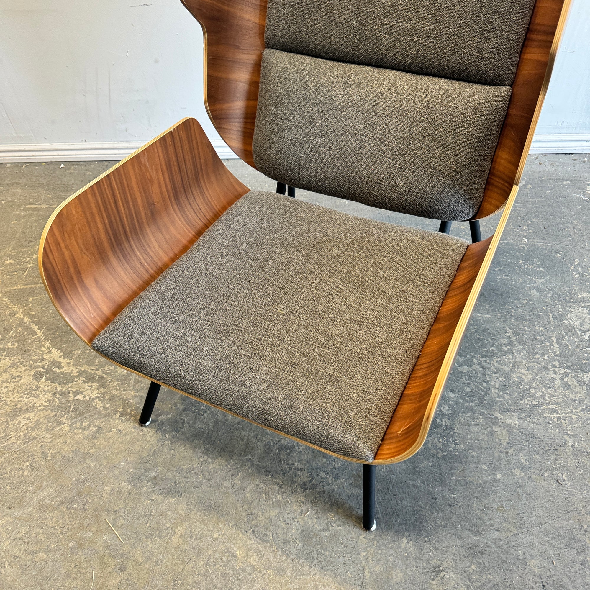 Gus Modern Elk Lounge Chair