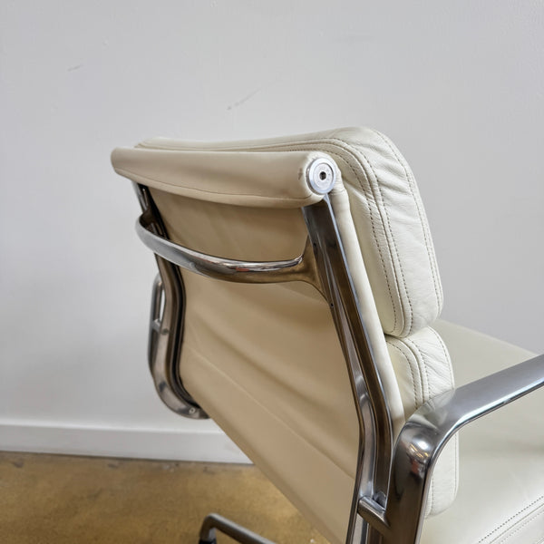 Herman Miller Eames Soft pad management chair