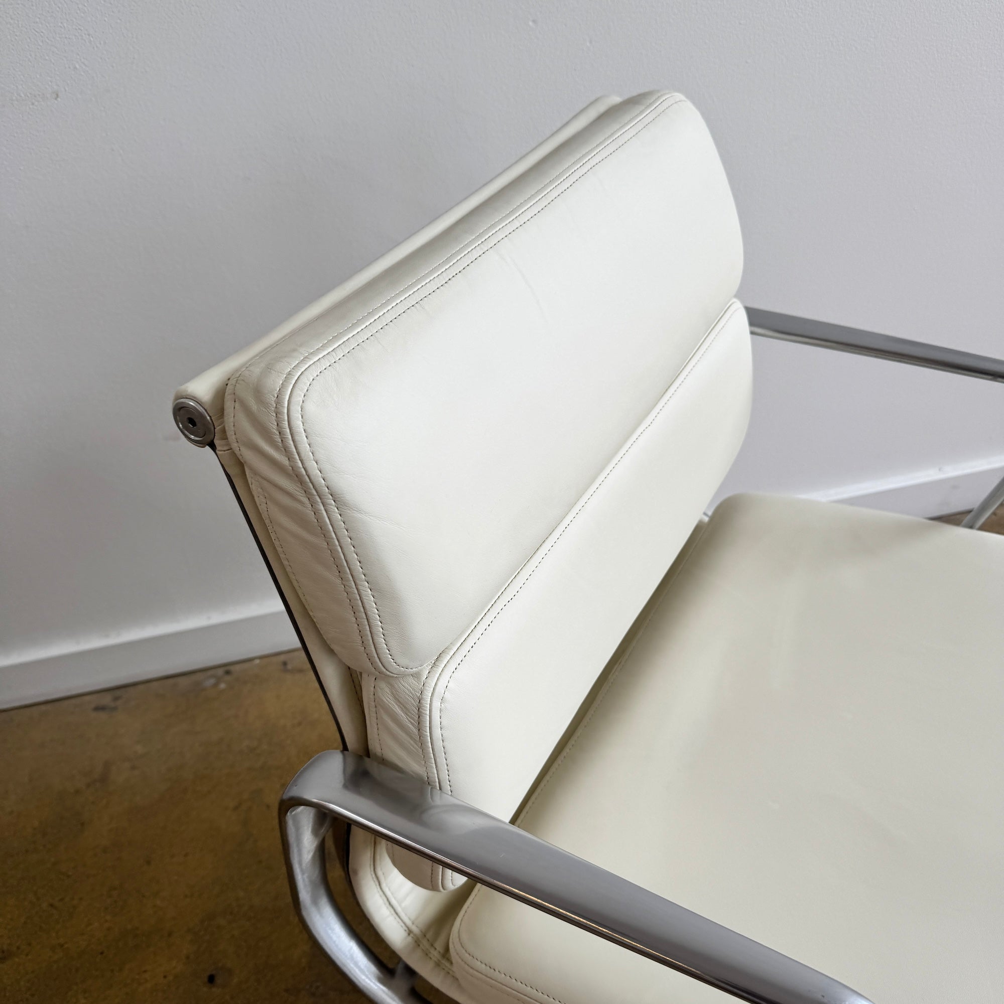 Herman Miller Eames Soft pad management chair