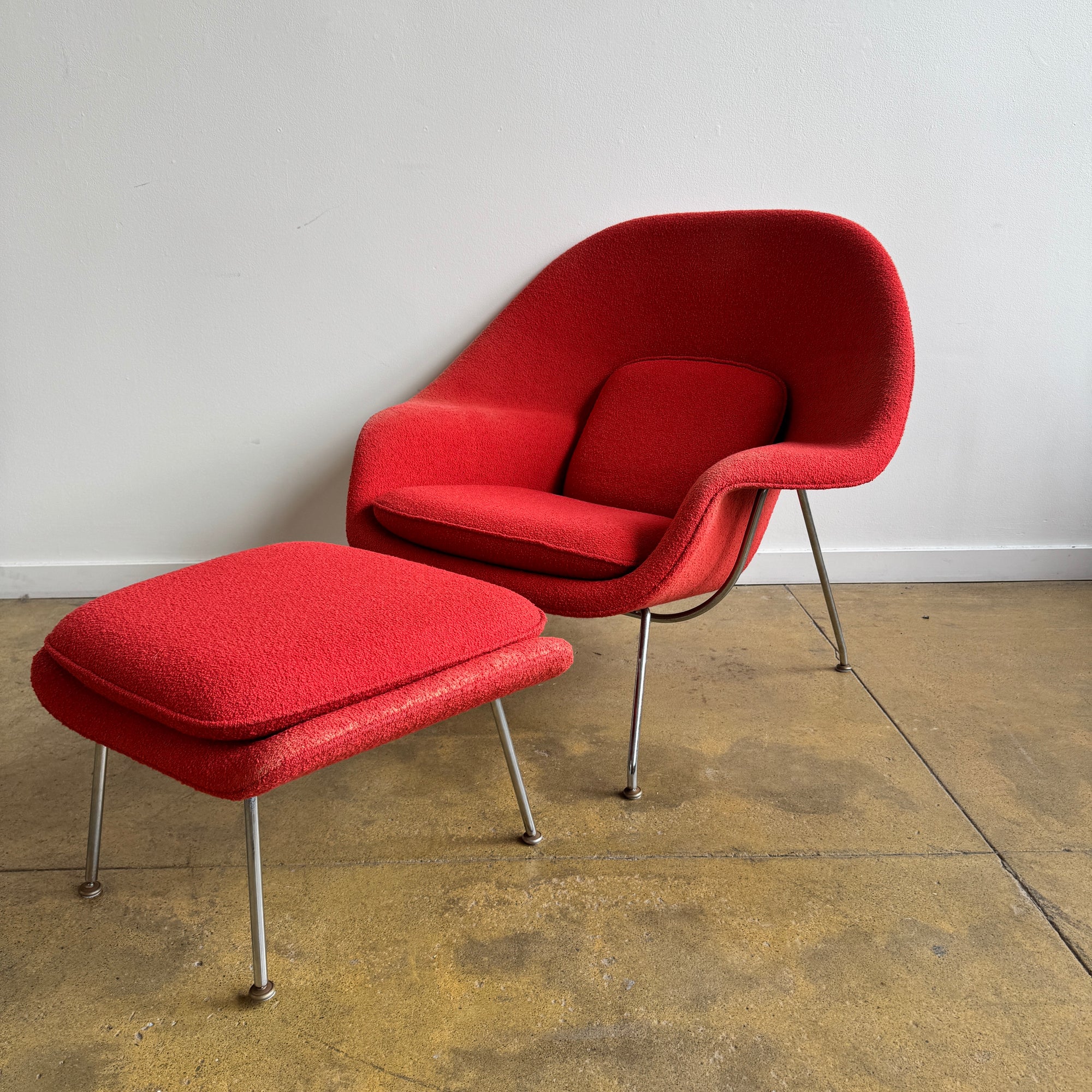 Authentic! Knoll Saarinen Womb Chair and Ottoman