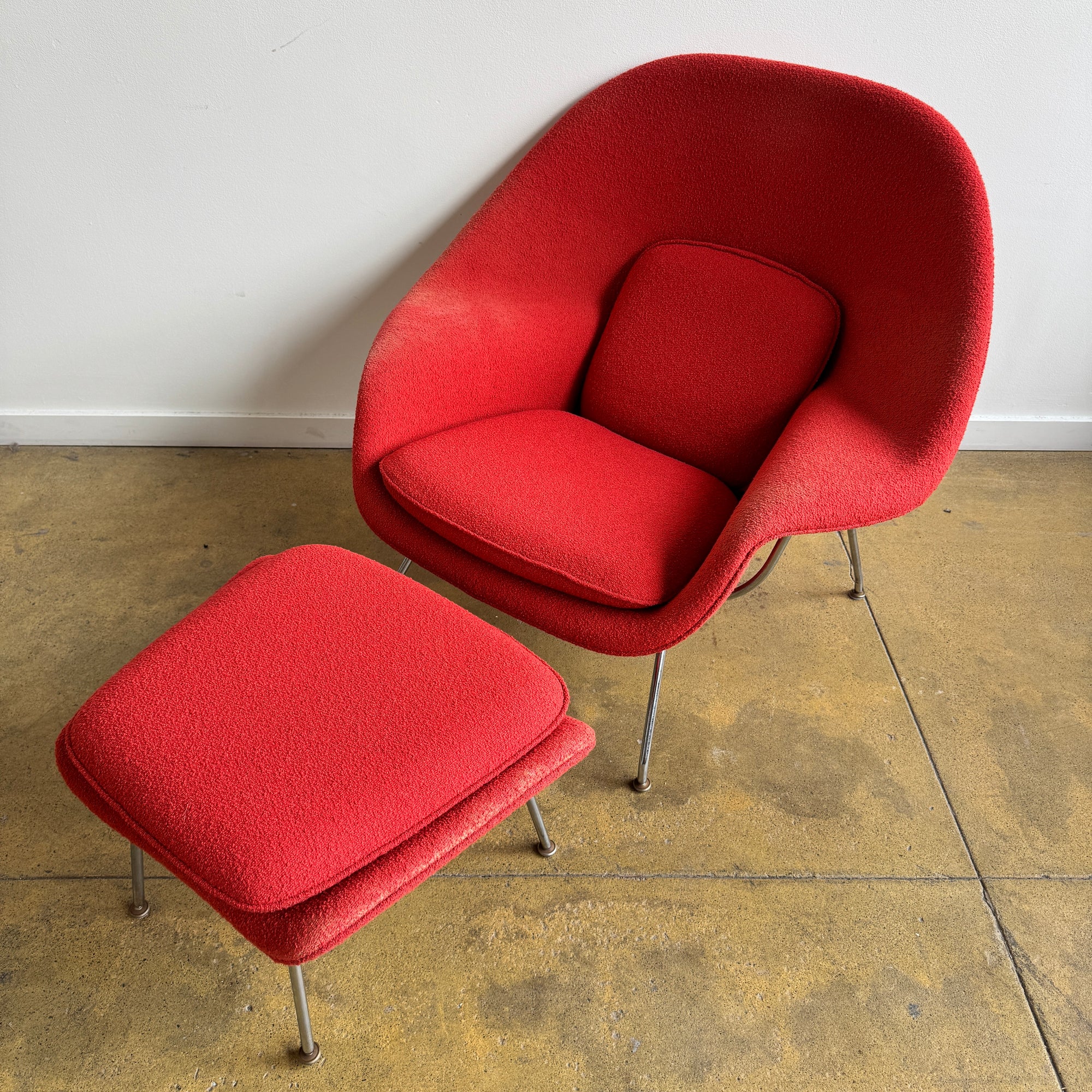 Authentic! Knoll Saarinen Womb Chair and Ottoman