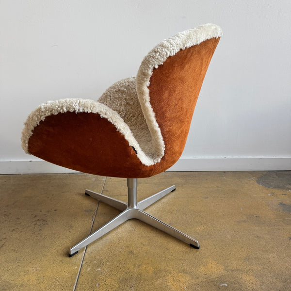 Authentic! Fritz Hansen Limited Edition Shearling Swan Chair by Arne Jacobsen