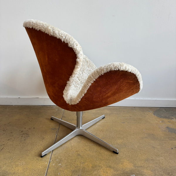 Authentic! Fritz Hansen Limited Edition Shearling Swan Chair by Arne Jacobsen