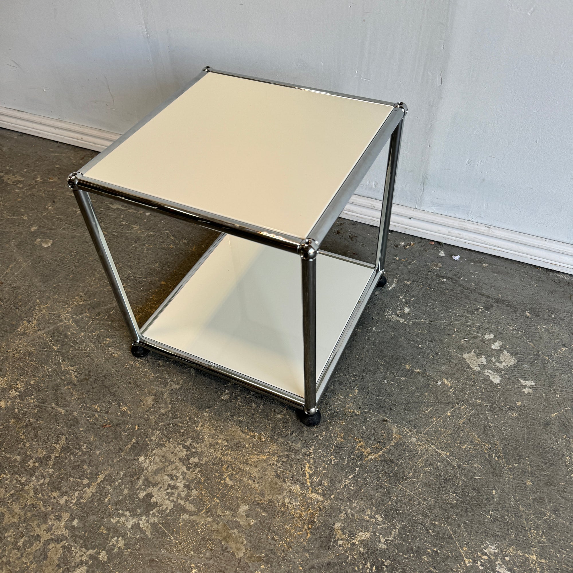 USM Haller side table m21 (White)