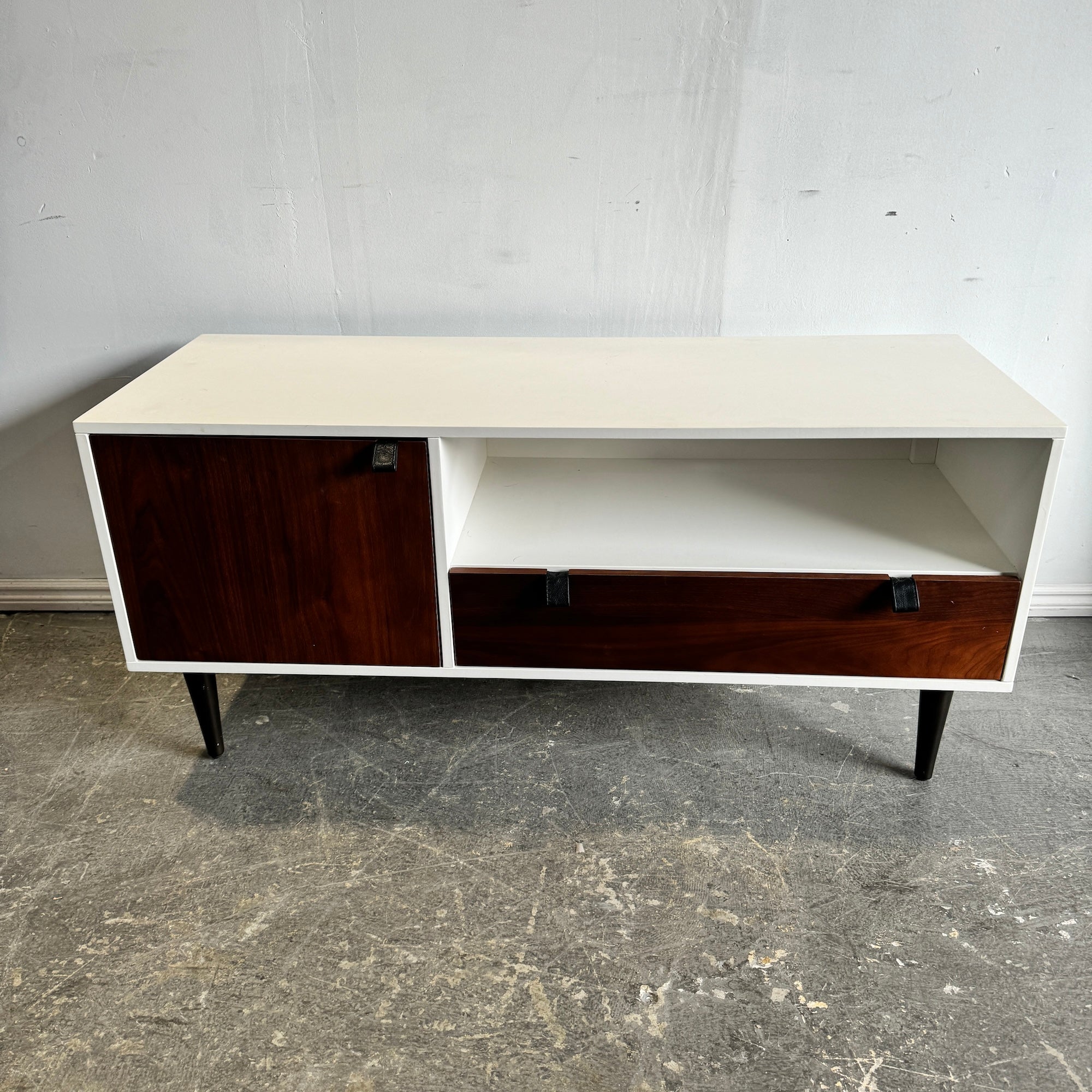 Article Envelo White Media Console