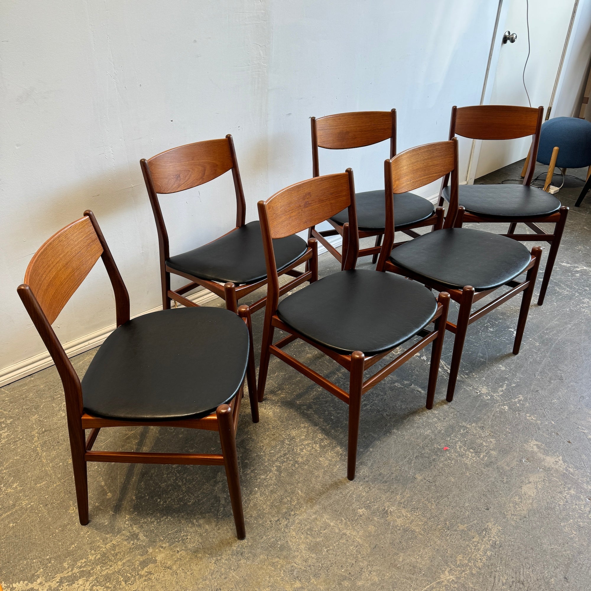 Danish Modern set of 6 Teak dining chairs