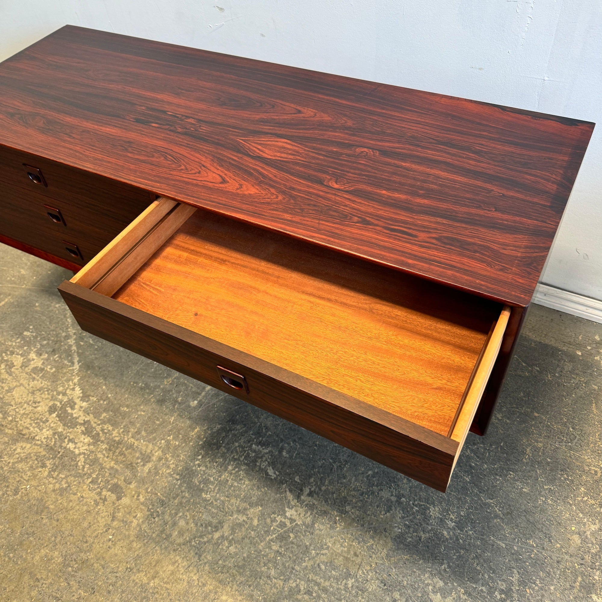 Danish Modern rosewood Sideboard/ Dresser with 6 drawers by Brouer Mobelfabrik