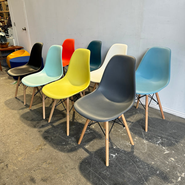 Authentic! Herman Miller Assorted of 8 different color Eames side chairs