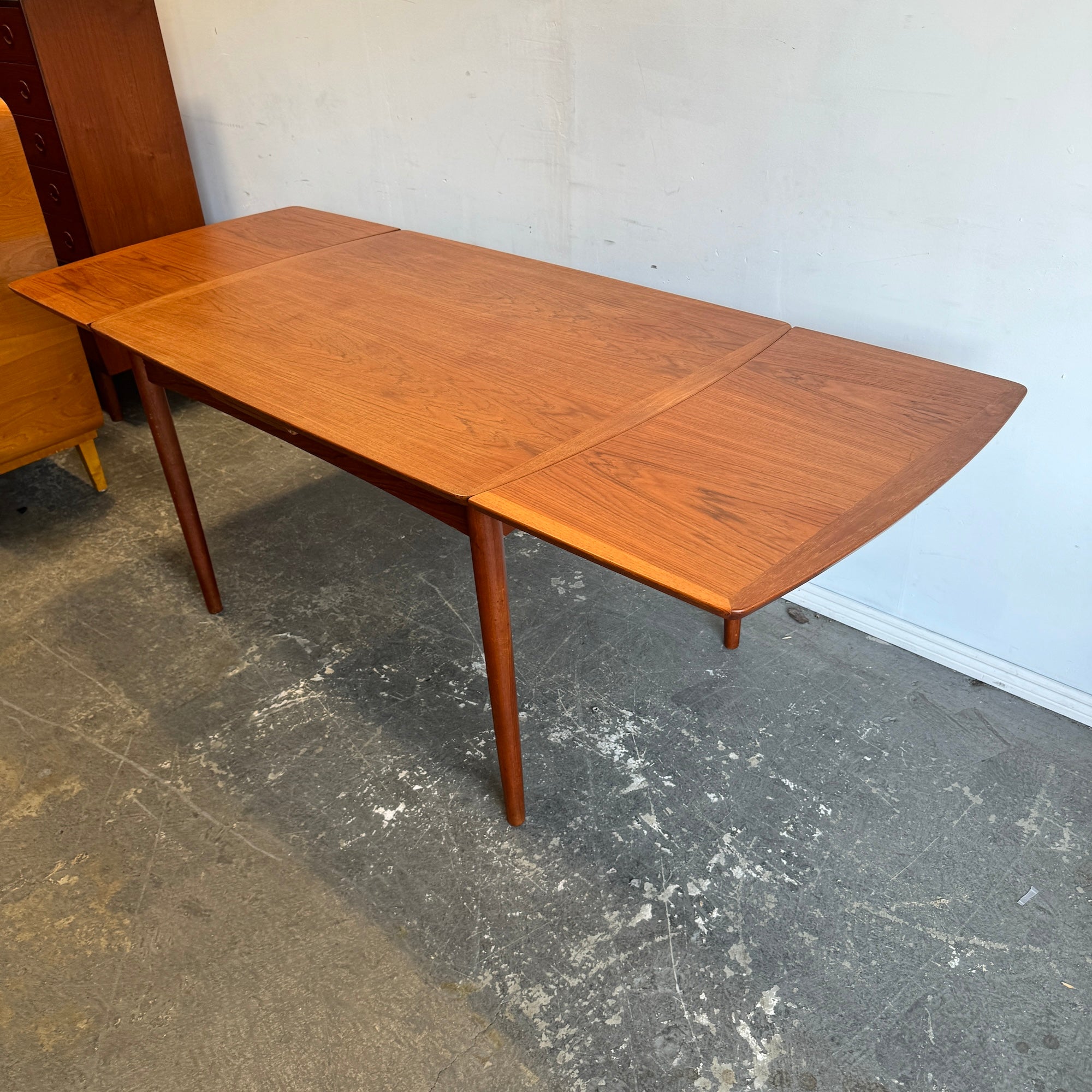 Danish Modern Teak Expandable Dining Table from Skovby Møbelfabrik