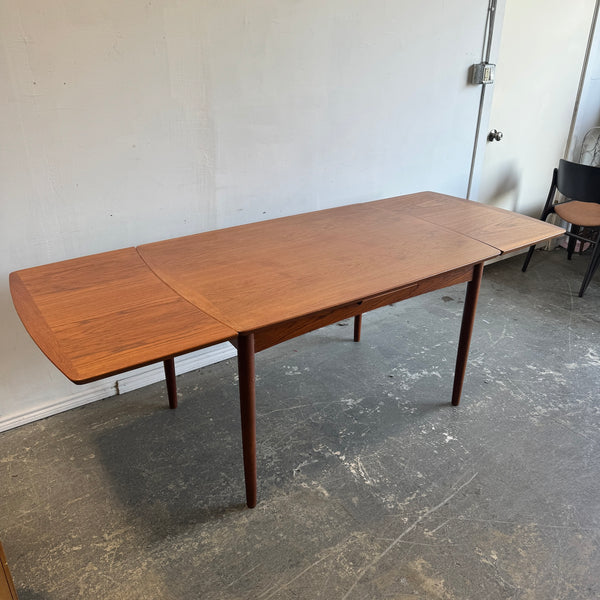 Danish Modern Teak Expandable Dining Table from Skovby Møbelfabrik