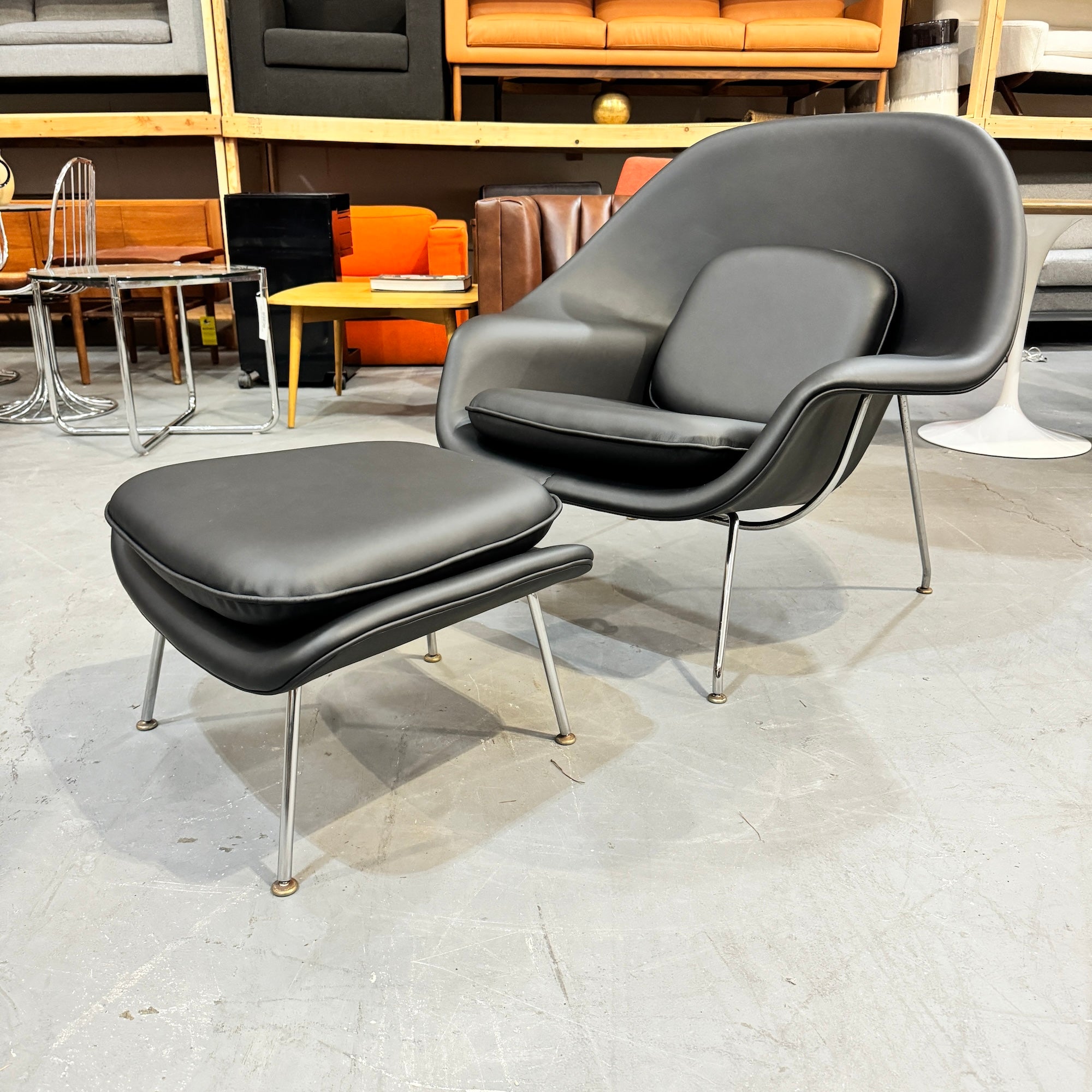 Authentic! Knoll Eero Saarinen Womb chair and ottoman in Leather