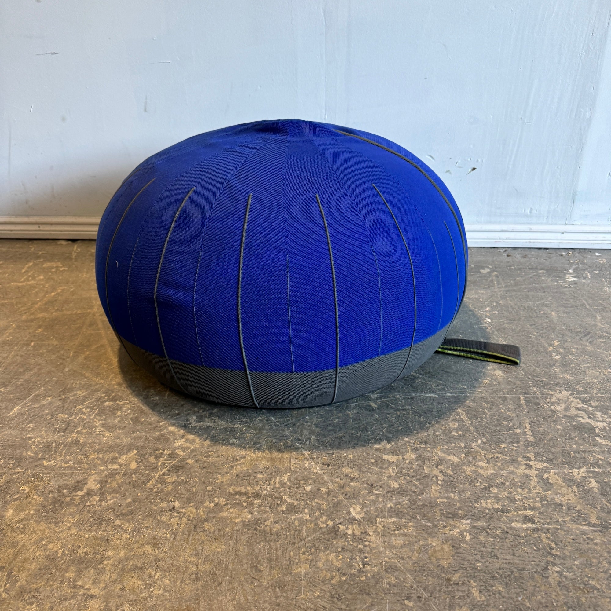 Vitra  Mochi Pouf