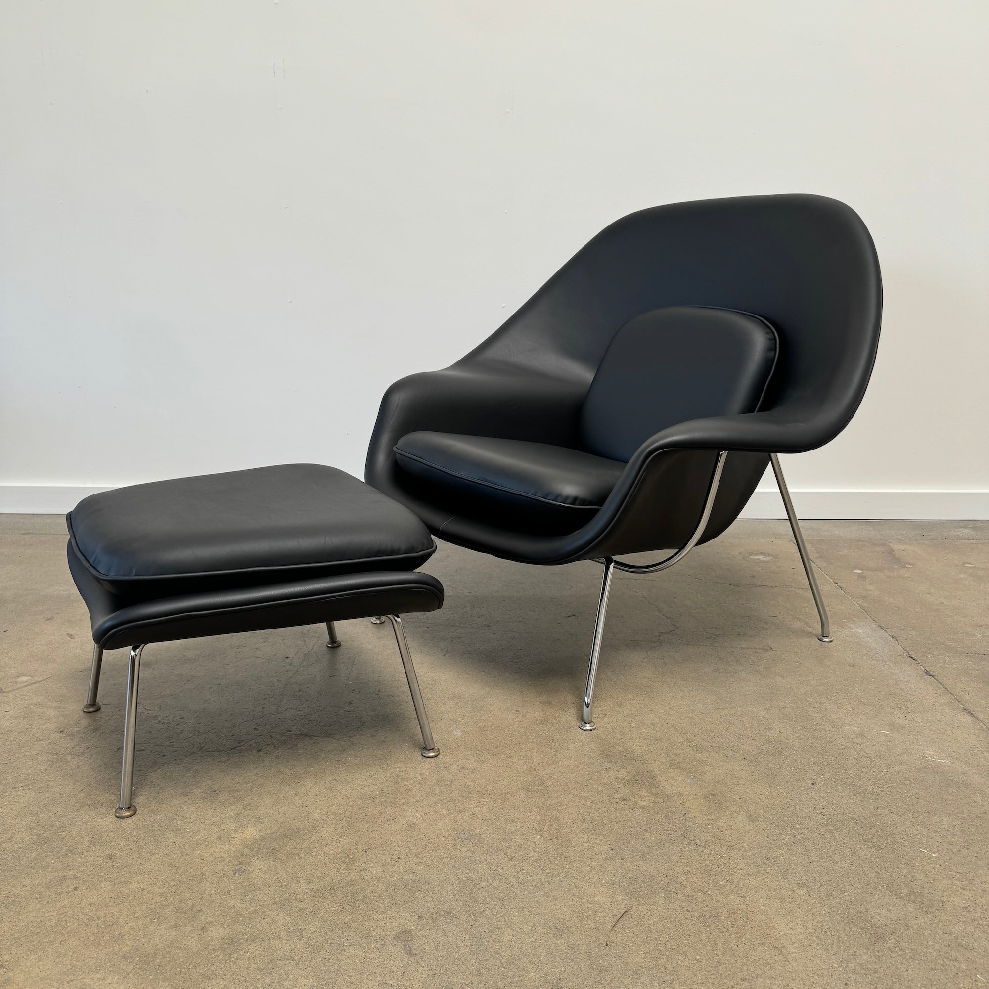 Authentic! Knoll Eero Saarinen Womb chair and ottoman in Leather