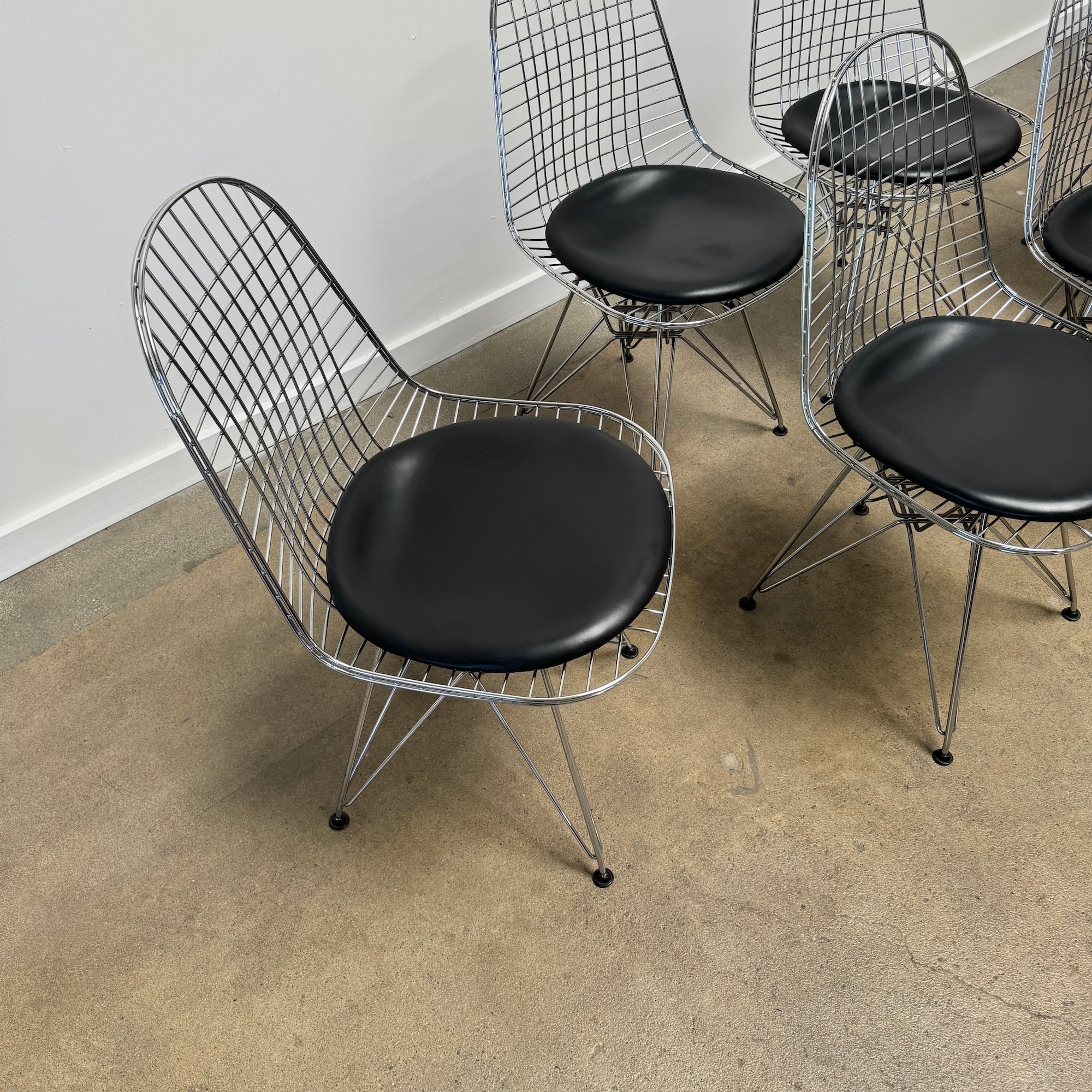 Authentic! Herman Miller Eames set of 6 Wire Dining Chairs