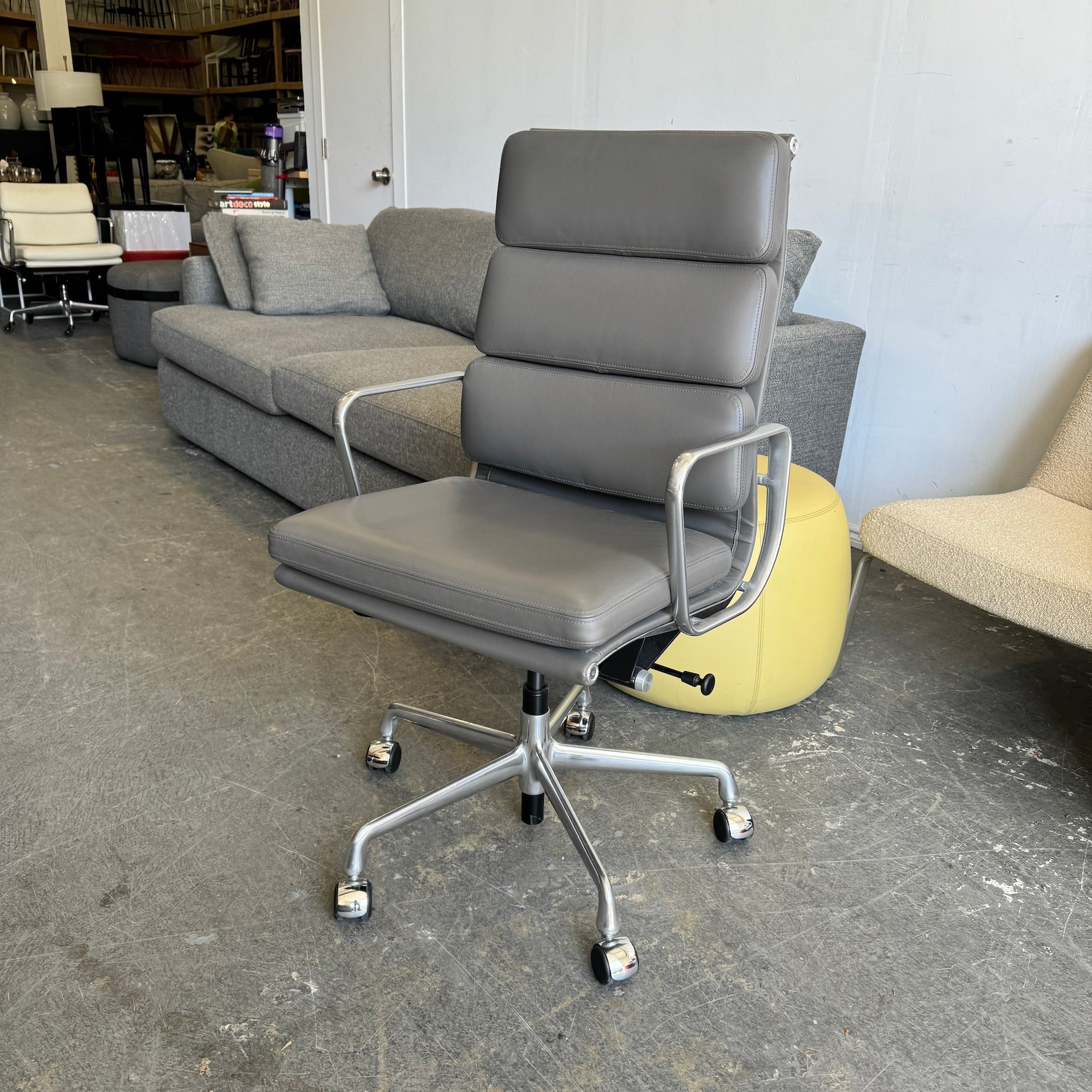 Authentic! Herman Miller Eames® Soft Pad Executive Chair