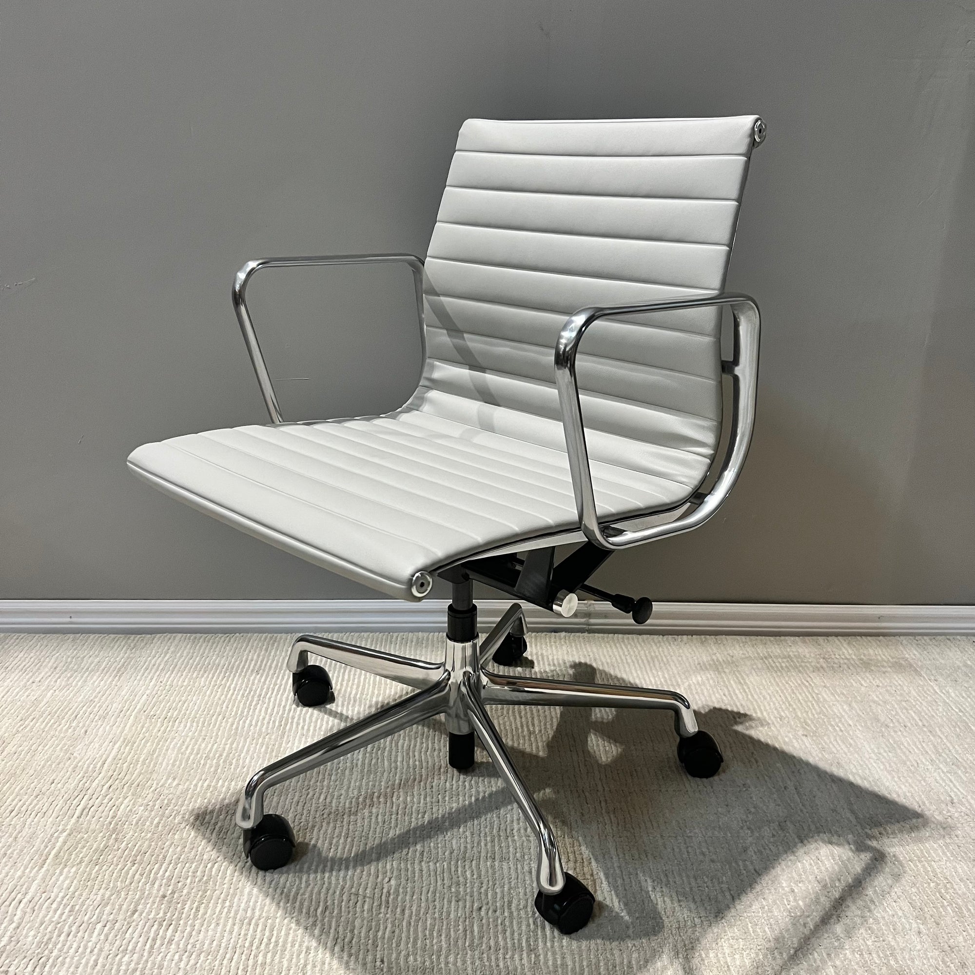 New! Authentic Herman Miller Eames Aluminum Chair