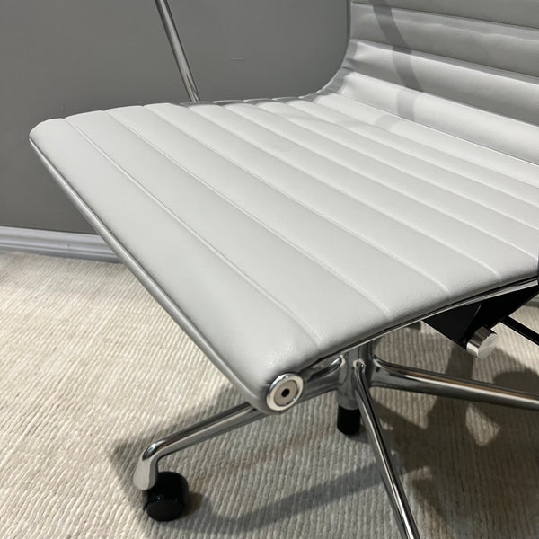 New! Authentic Herman Miller Eames Aluminum Chair