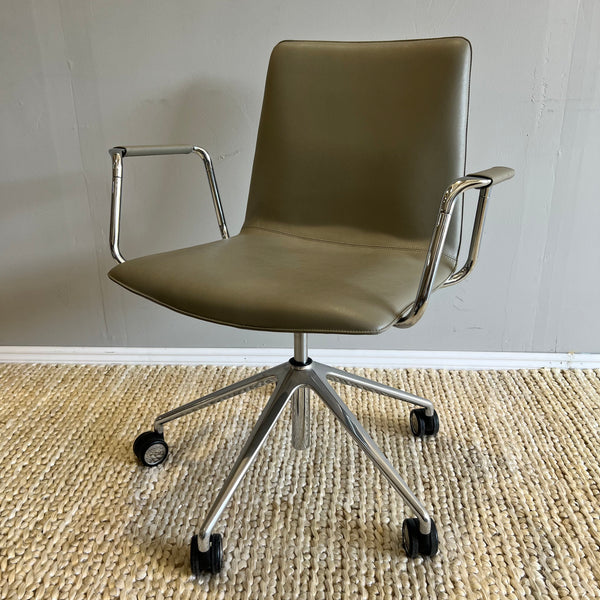 Andreu World Flex Chair