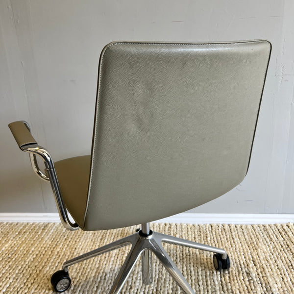 Andreu World Flex Chair