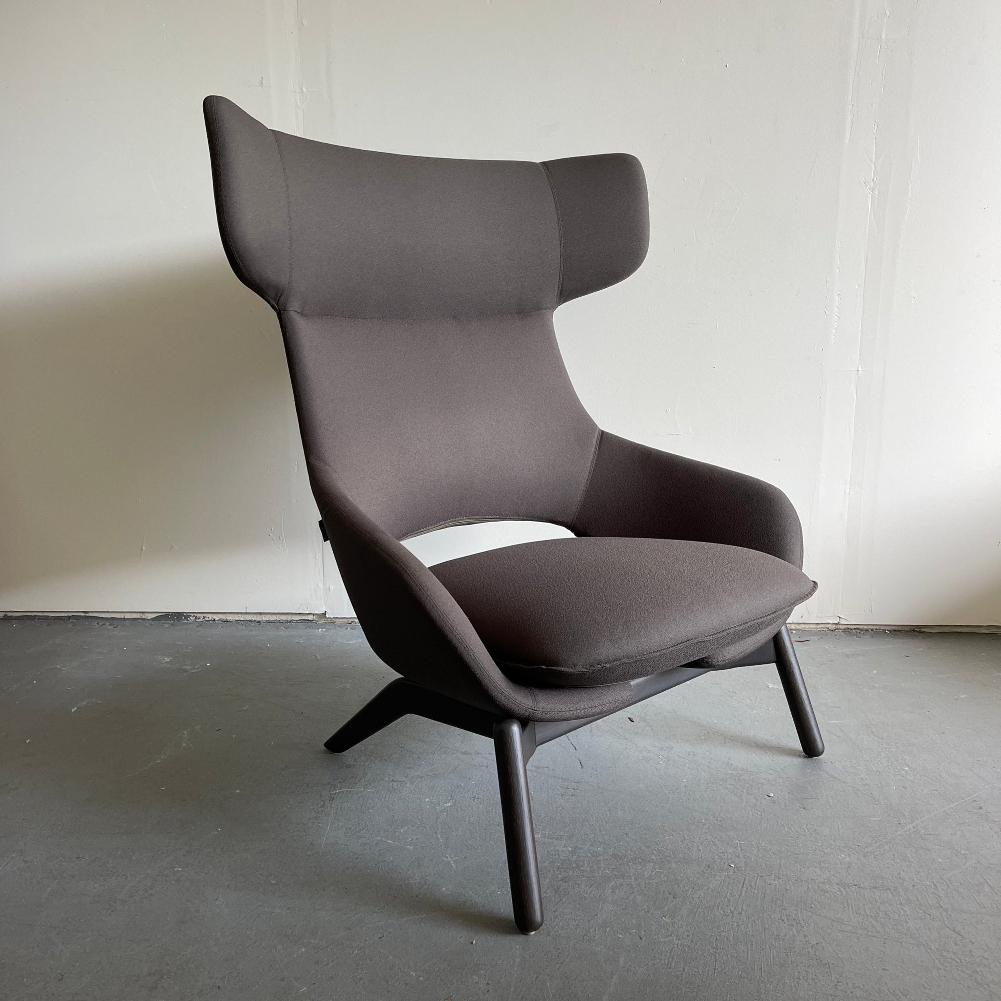 Artifort kalm wood base lounge chair - enliven mart