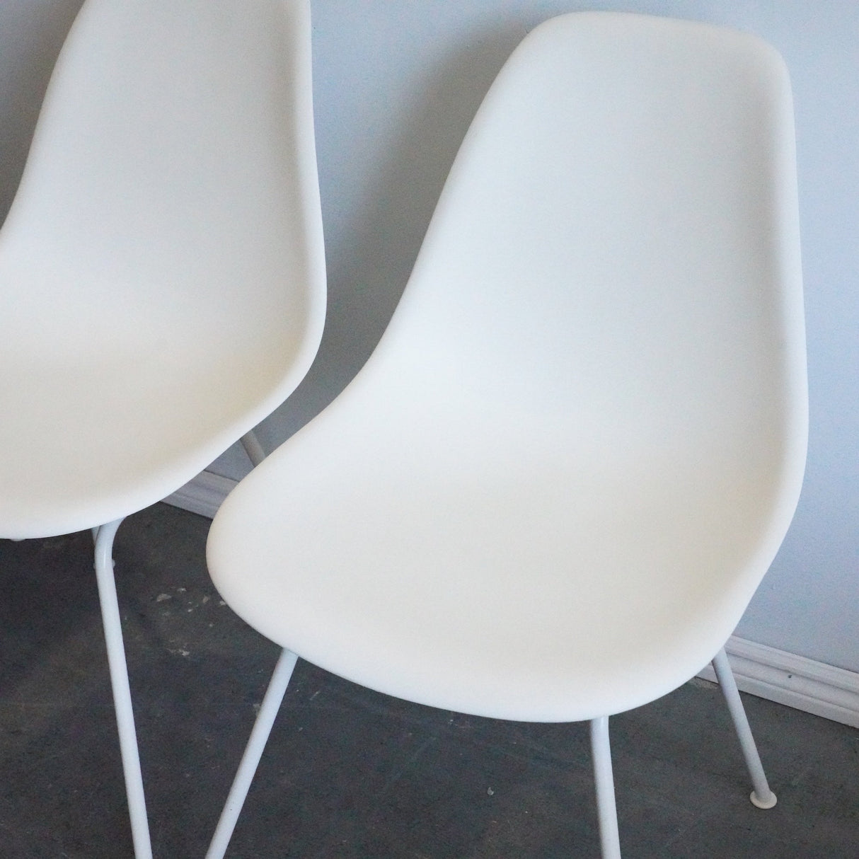 Authentic Herman Miller Eames Plastic dining chair - enliven mart