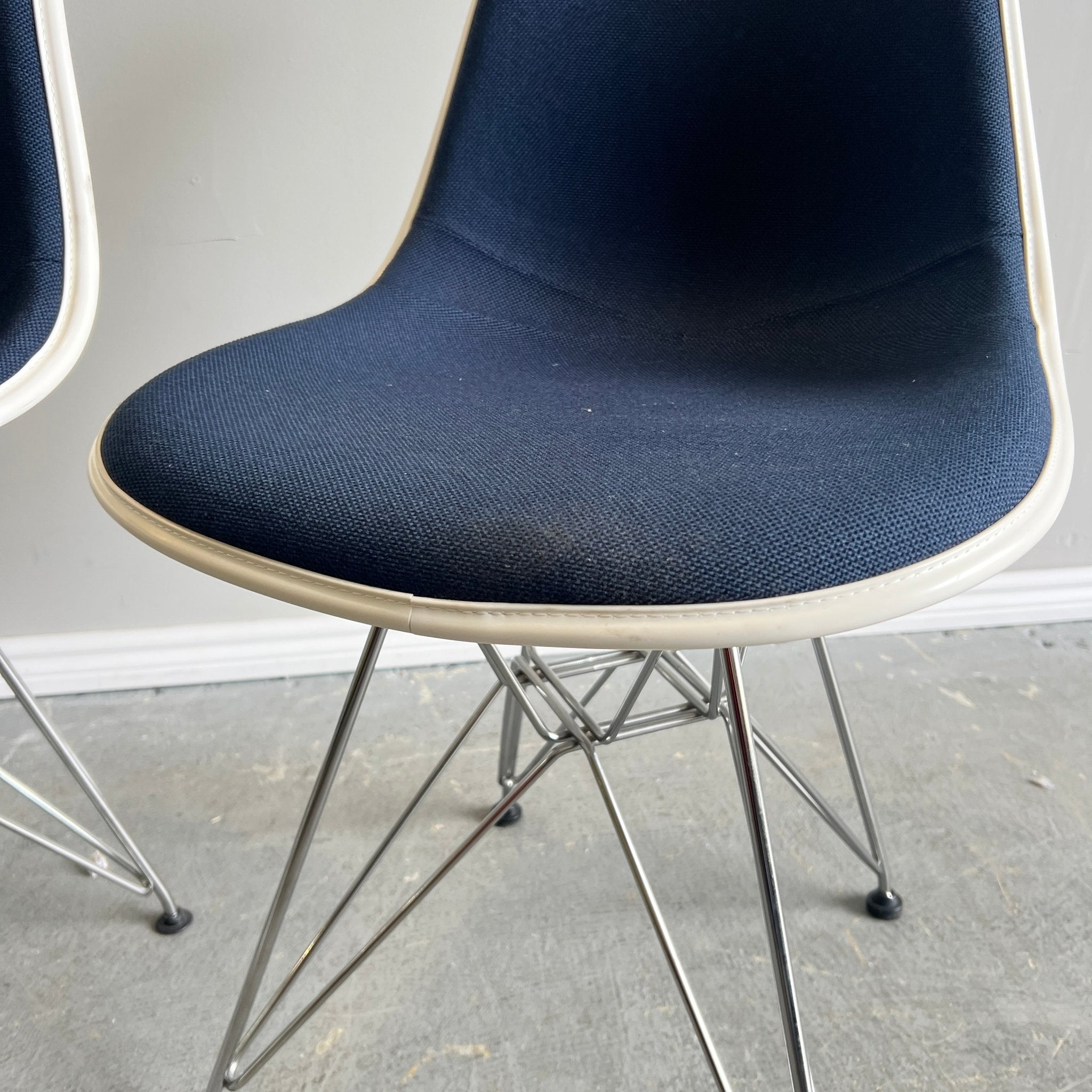 Eames chair online upholstered