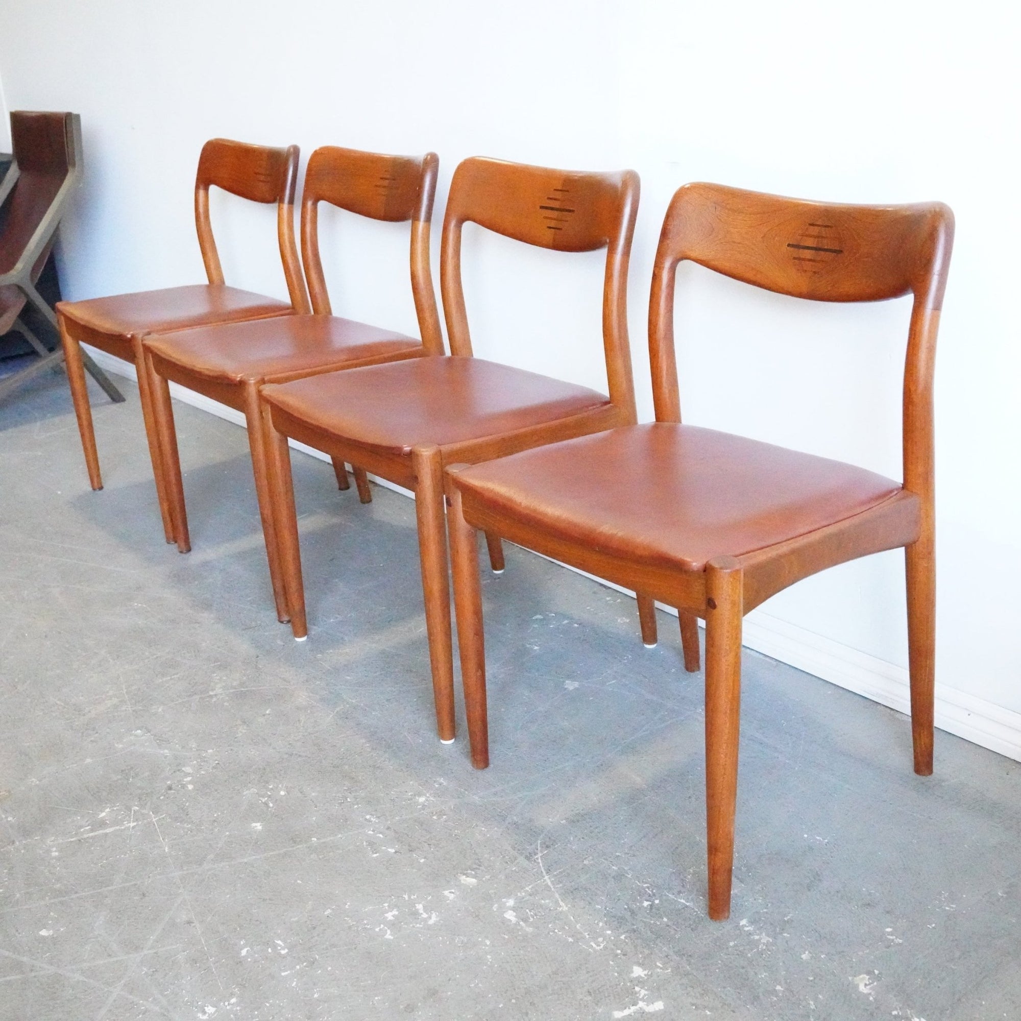 Danish set of 4 dining chairs in teak by Johannes Andersen for Uldum 1960s - enliven mart