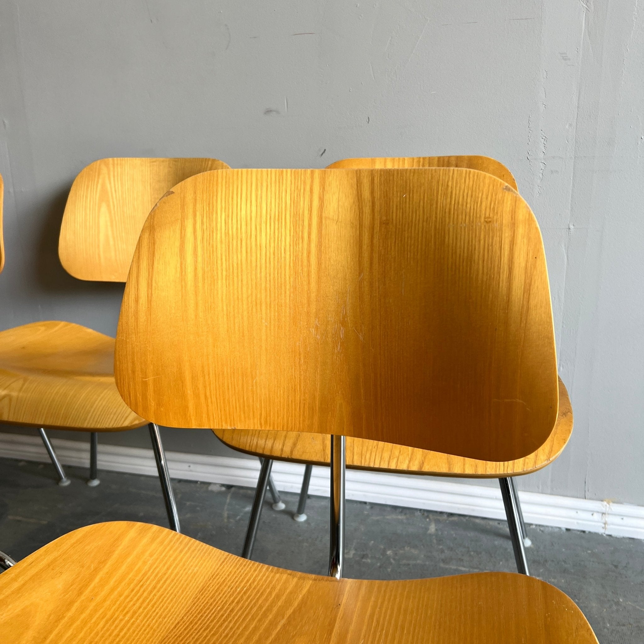 Dining chairs eames online style