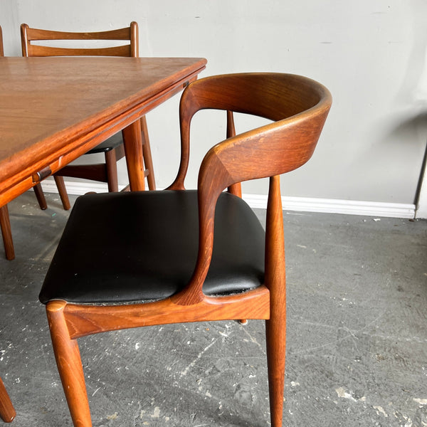 MCM Danish Teak expandable Dining Table and six chairs by Johannes Andersen, 1960s - enliven mart