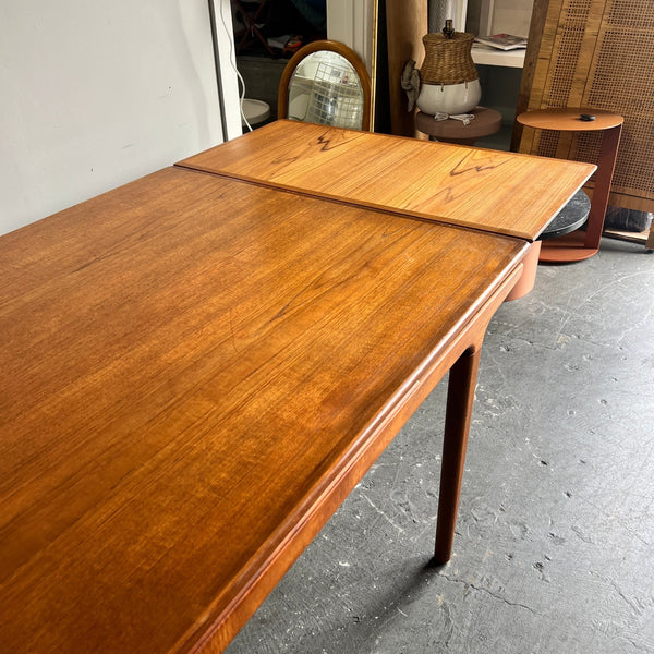 MCM Danish Teak expandable Dining Table and six chairs by Johannes Andersen, 1960s - enliven mart