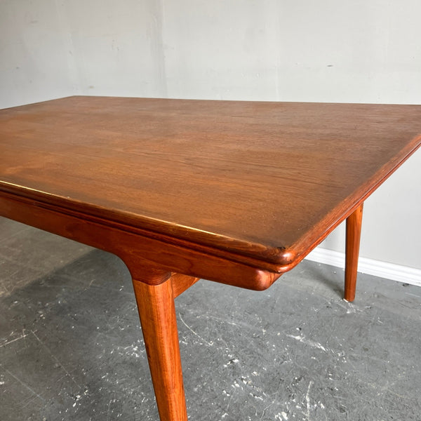 MCM Danish Teak expandable Dining Table and six chairs by Johannes Andersen, 1960s - enliven mart